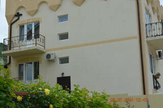 Гостевой дом Четыре Лилии Сукко Двухместный номер с 2 отдельными кроватями и балконом-4