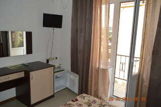 Гостевой дом Четыре Лилии Сукко Двухместный номер с 2 отдельными кроватями и балконом-1